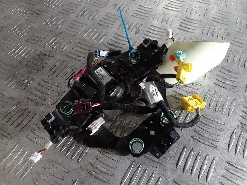 Кронштейн к Tesla Model X (15-21)