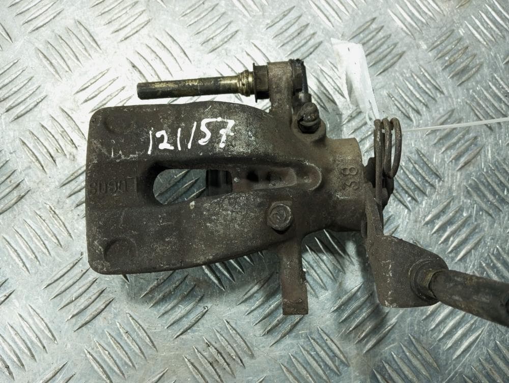 Суппорт задний правый к Alfa Romeo 147 (00-04)