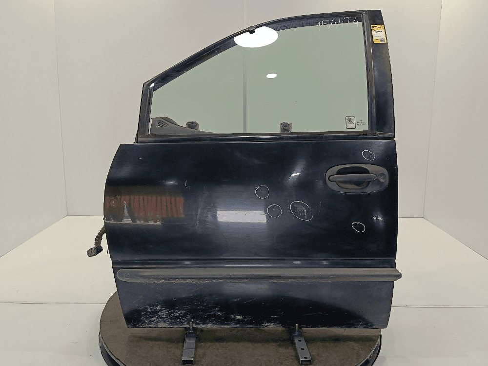 Дверь передняя левая к Chrysler Voyager 3 (95-01)