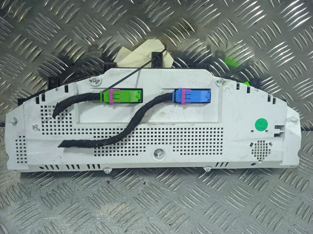 Щиток приборов (приборная панель) к Volkswagen Touareg 1 (02-07)