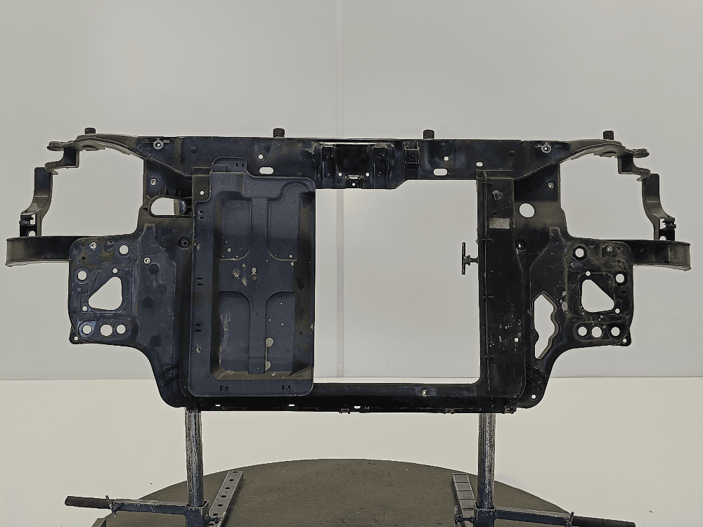 Передняя панель крепления облицовки (телевизор) к Hyundai Getz 1 (02-05)
