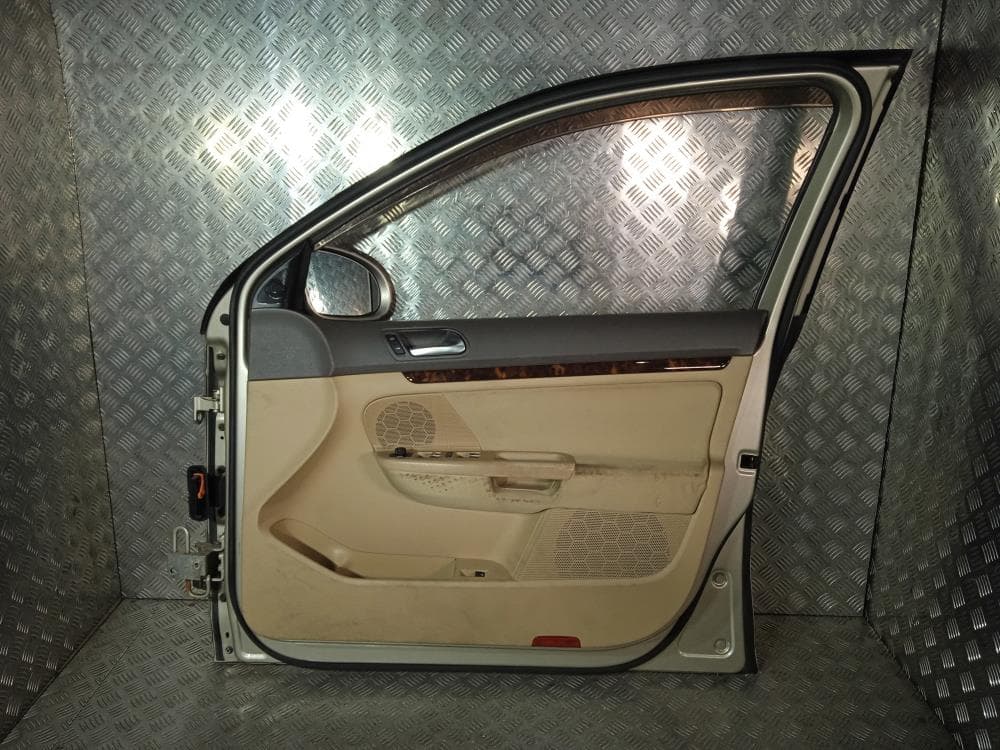 Дверь передняя правая к Volkswagen Jetta 5 (05-11)