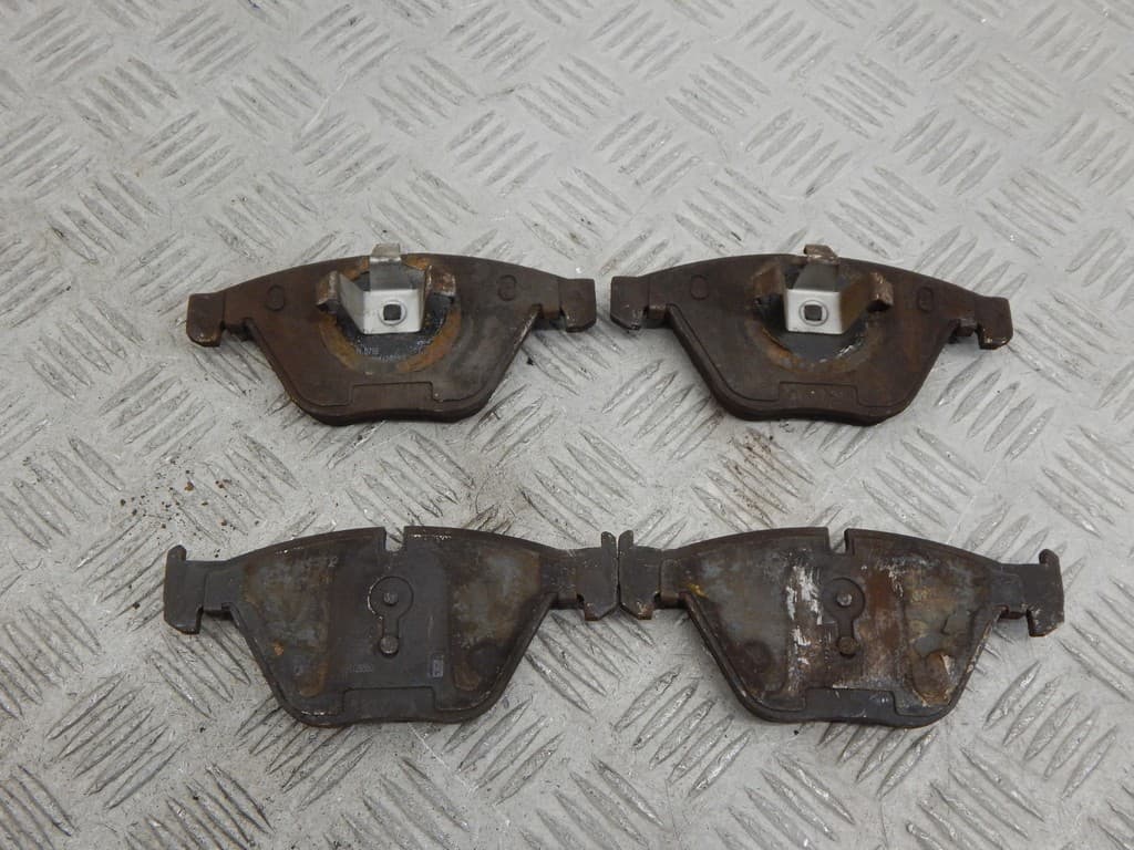 Тормозные колодки передние к BMW 3 E90/E91/E92/E93 (05-10)