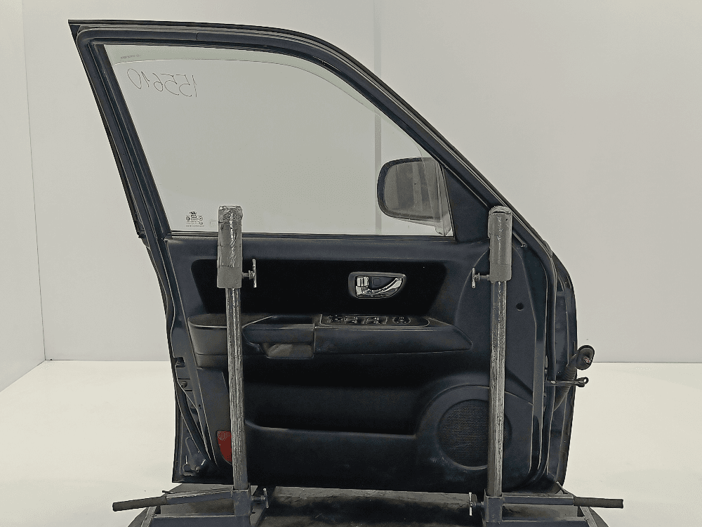 Дверь передняя левая к Hyundai Terracan (01-04)