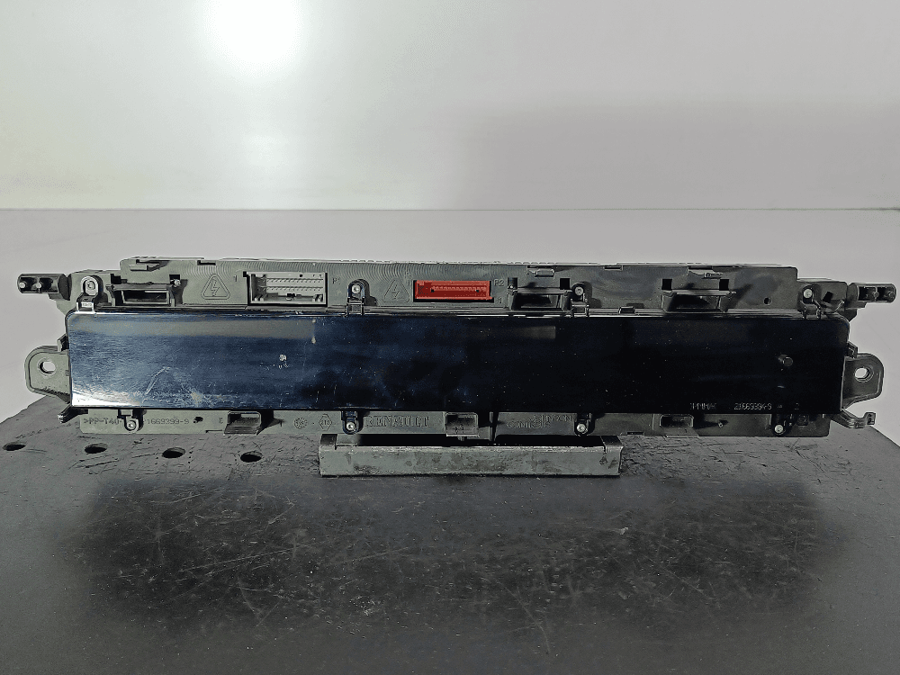 Щиток приборов (приборная панель) к Renault Scenic 2 (03-06)