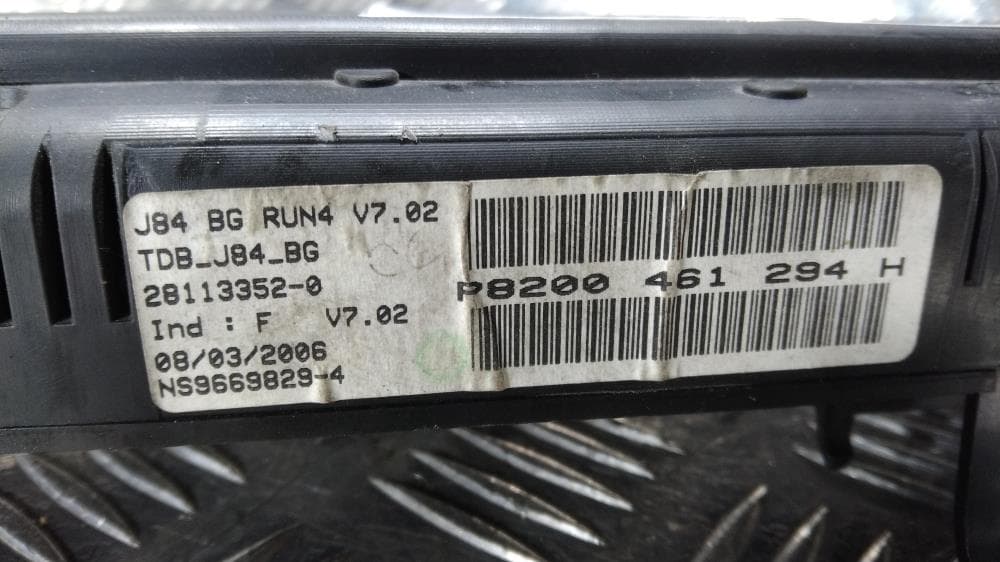 Щиток приборов (приборная панель) к Renault Scenic 2 (03-06)