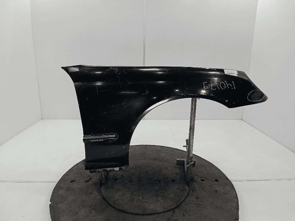 Крыло переднее правое к Mercedes C Class W203/S203/CL203 (00-04)