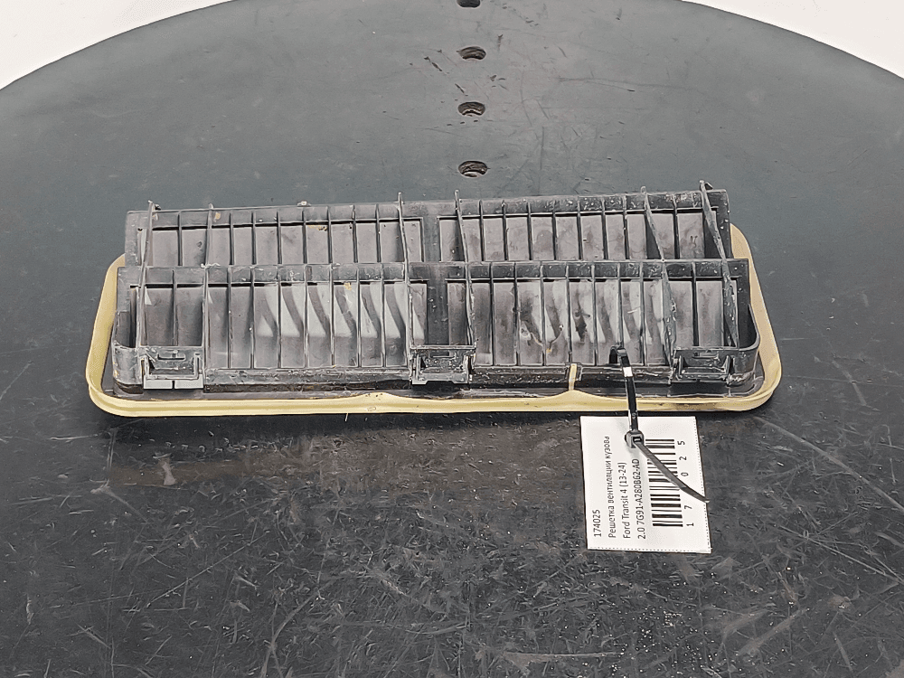 Решетка вентиляции кузова к Ford Transit 4 (13-24)