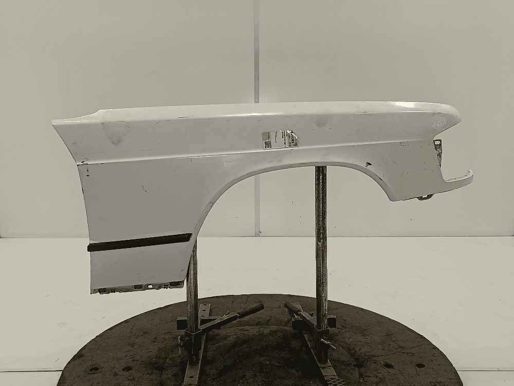 Крыло переднее правое к Mercedes 190 W201 (82-93)