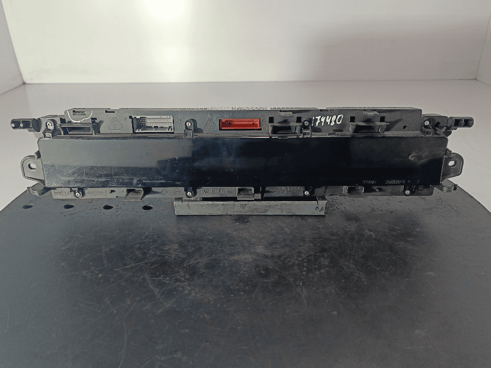 Щиток приборов (приборная панель) к Renault Scenic 2 (03-06)