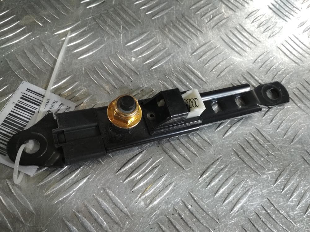 Кронштейн к Tesla Model X (15-21)