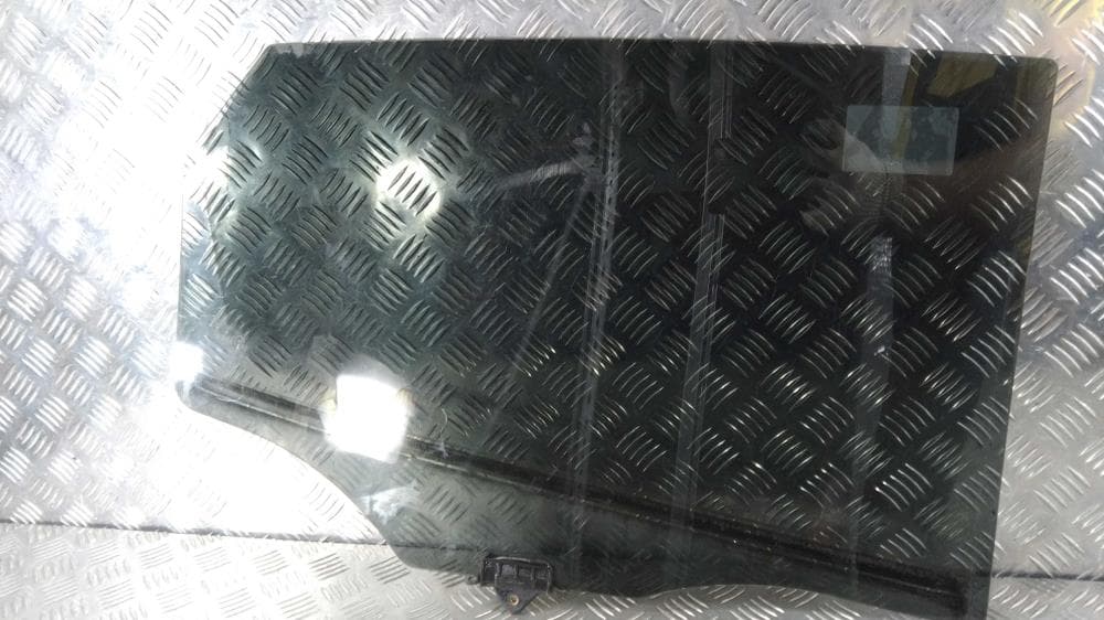 Стекло двери задней левой к Hyundai ix35 1 (10-13)