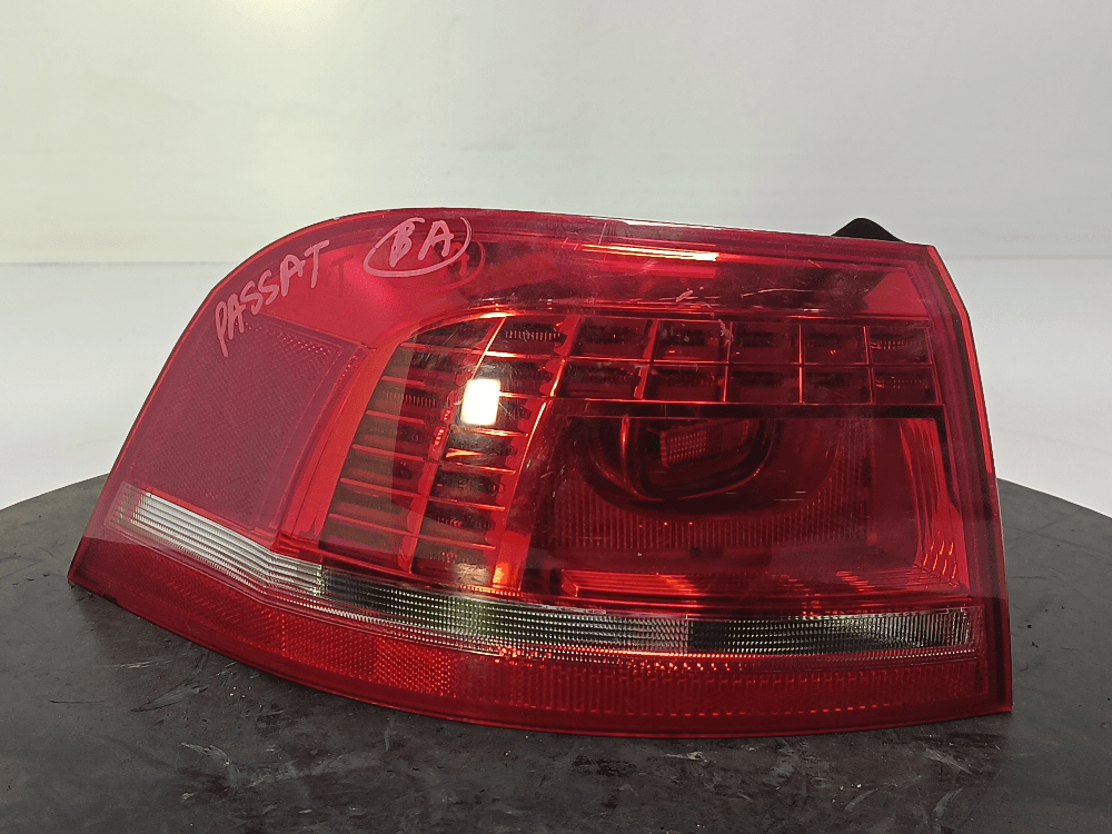 Фонарь задний левый к Volkswagen Passat B7 (10-15)