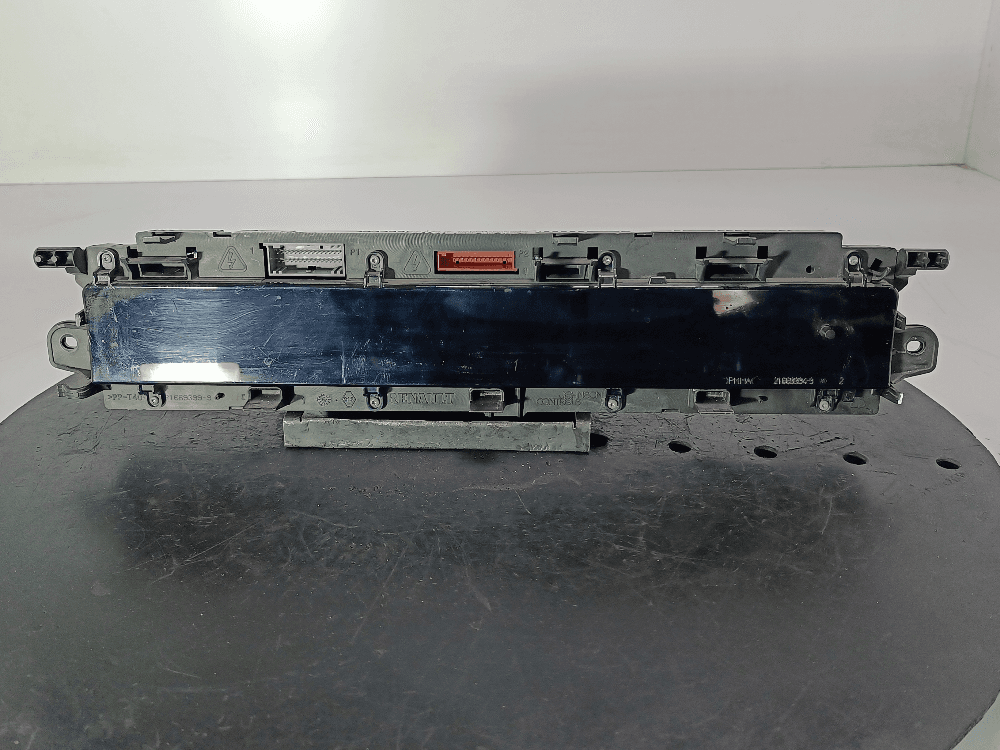 Щиток приборов (приборная панель) к Renault Scenic 2 (03-06)