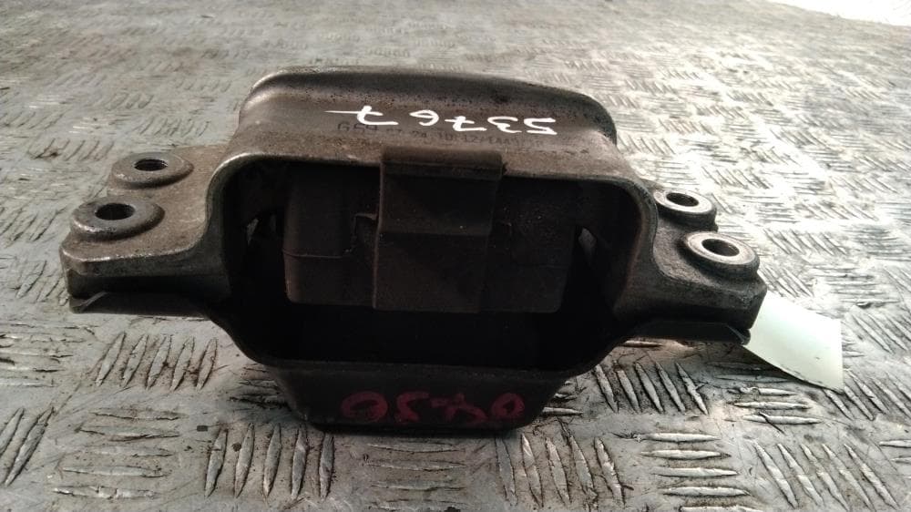 Подушка крепления двигателя к Volkswagen Passat B6 (05-10)