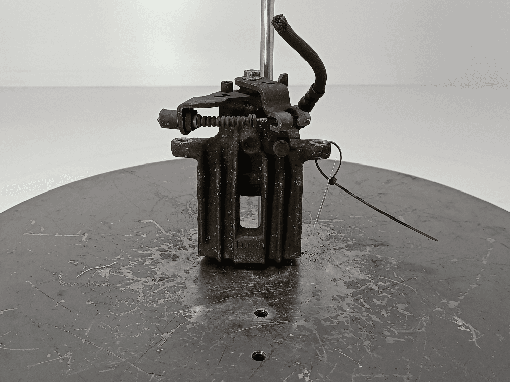 Суппорт задний правый к Audi A4 B7 (04-09)