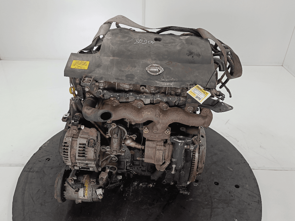 Двигатель к Nissan  Almera Tino (00-06)