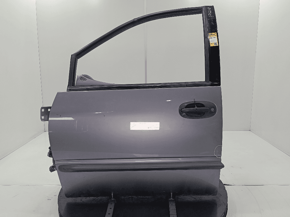 Дверь передняя левая к Chrysler Voyager 3 (95-01)