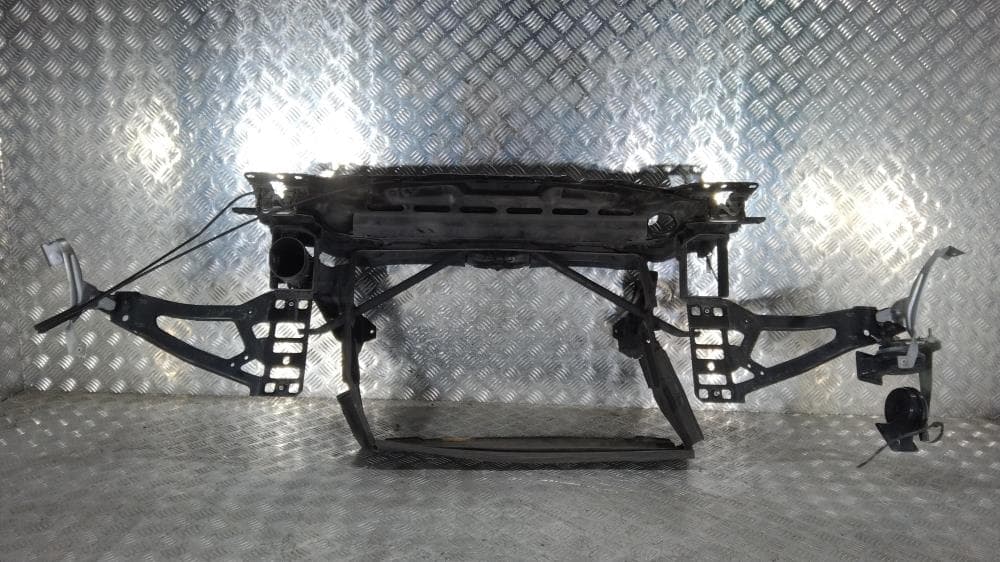Передняя панель крепления облицовки (телевизор) к BMW 5 E60/E61 (02-07)