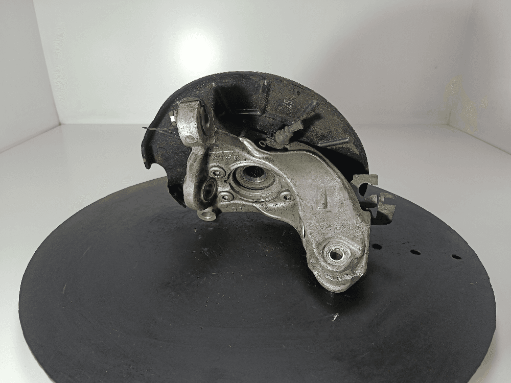 Кулак поворотный левый к Volkswagen Passat B6 (05-10)