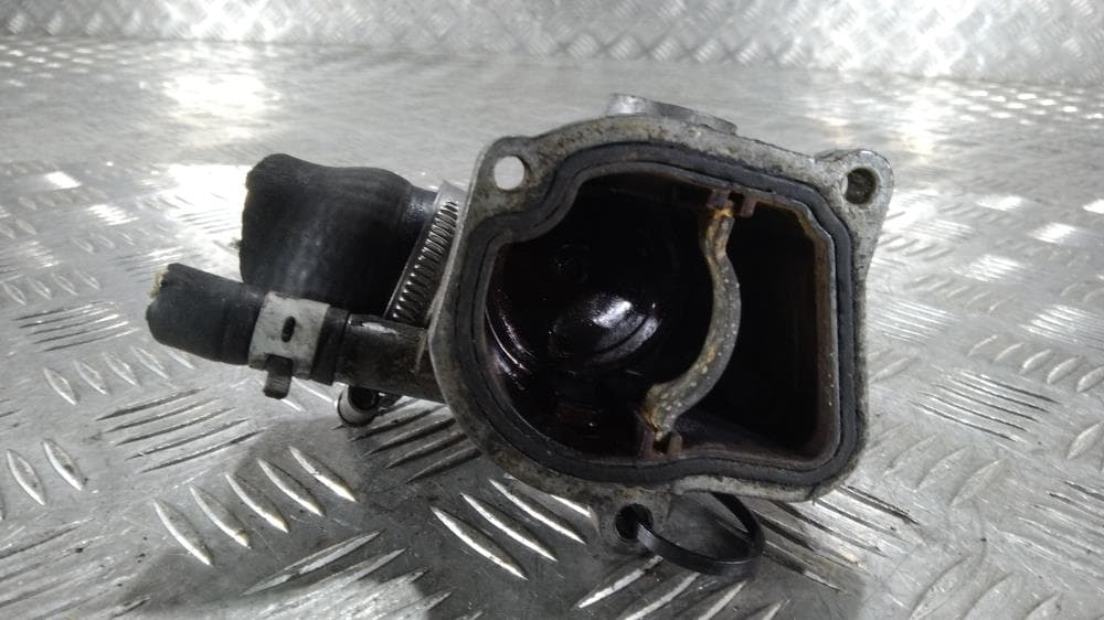 Корпус термостата к Mercedes E Class W210/S210 Рестайлинг (99-02)