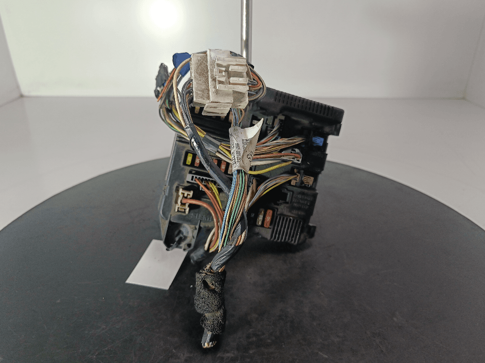 Блок предохранителей к Renault Scenic 2 (03-06)