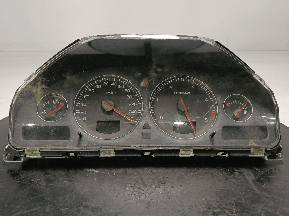 Щиток приборов (приборная панель) к Volvo S60 1 (00-04)