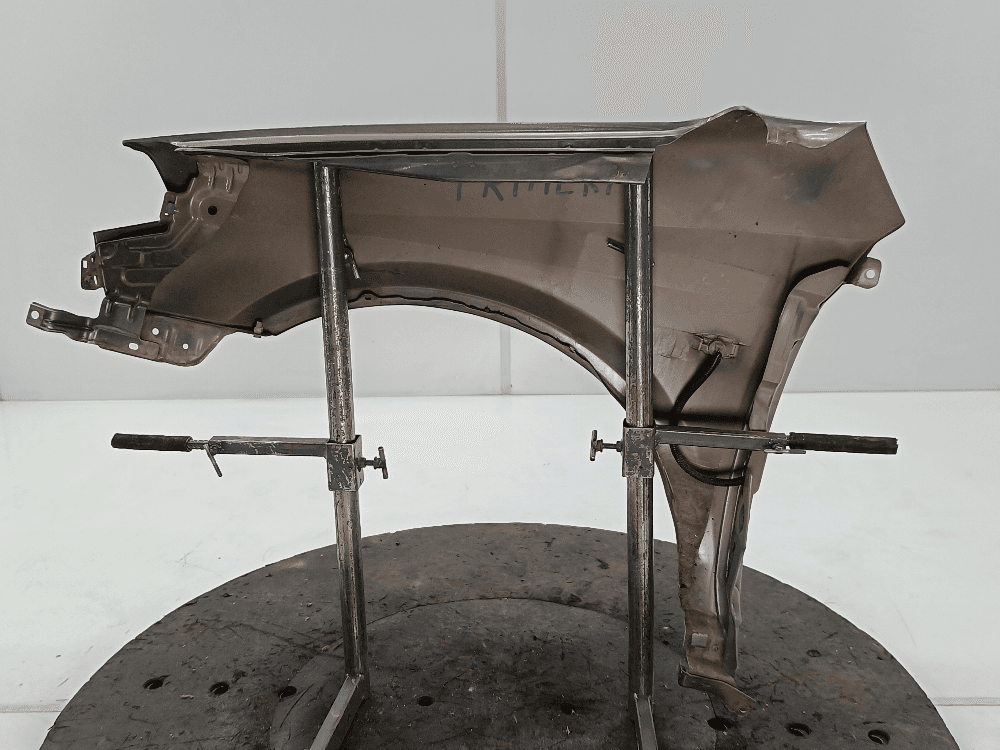Крыло переднее правое к Nissan  Primera P12 (02-08)