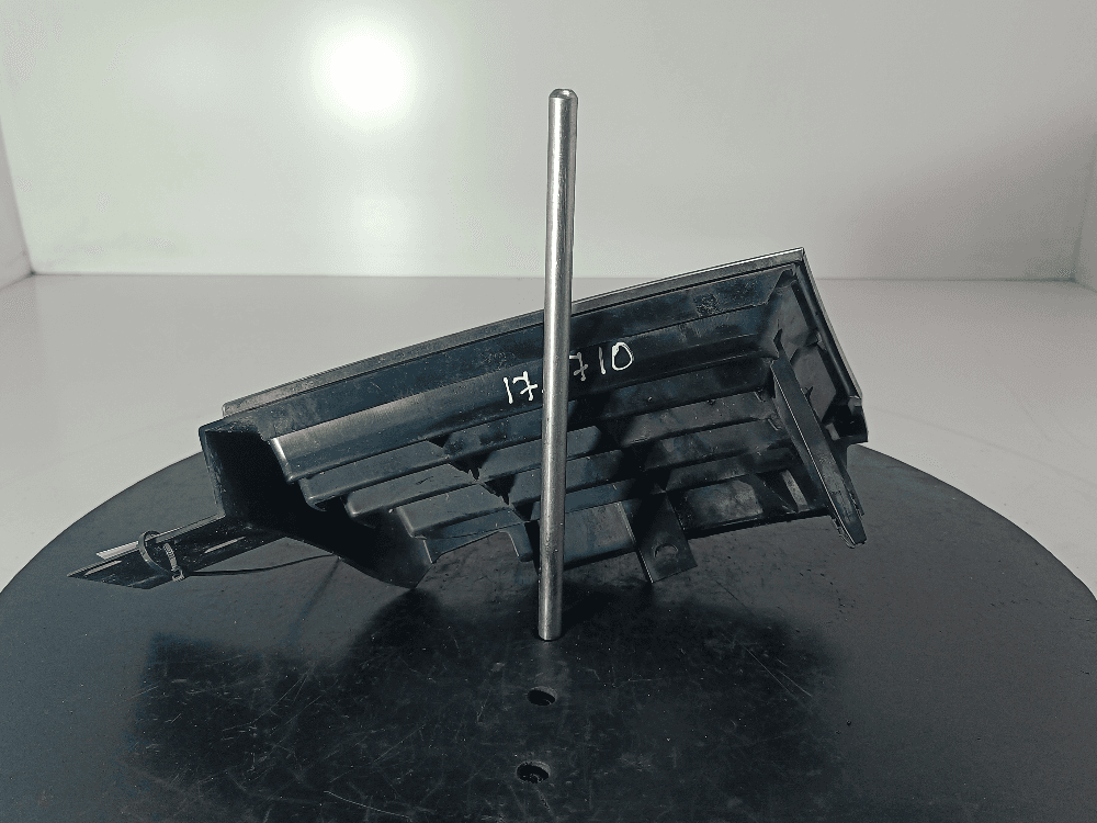 Заглушка (решетка) в бампер к Mitsubishi Carisma Рестайлинг (99-04)