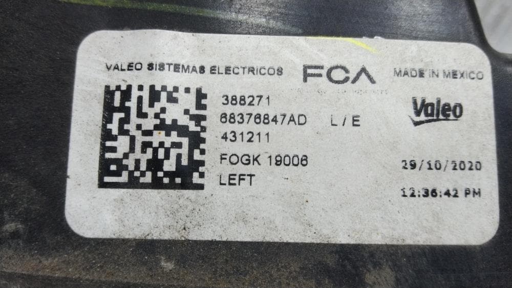 Фара противотуманная левая к Jeep Grand Cherokee WL (21-24)