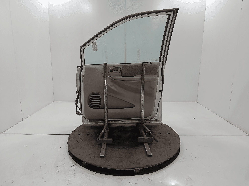 Дверь передняя правая к Chrysler Voyager 4 (01-04)