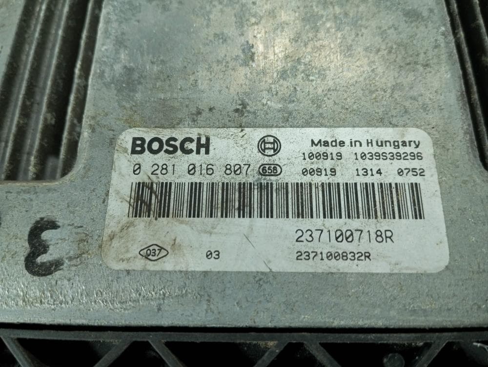 Блок управления двигателем к Renault Trafic 2 (01-06)