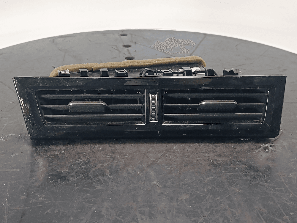 Дефлектор обдува салона к Volkswagen Touareg 3 (18-24)