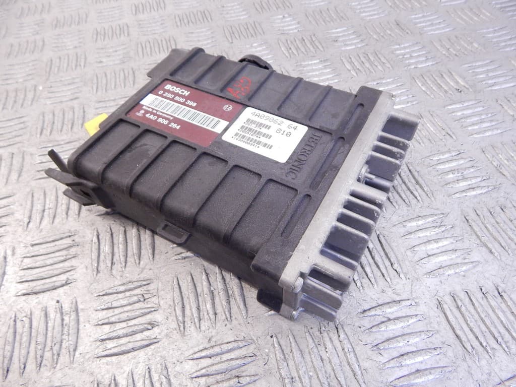 Блок управления двигателем к Audi 80 B4 (91-96)