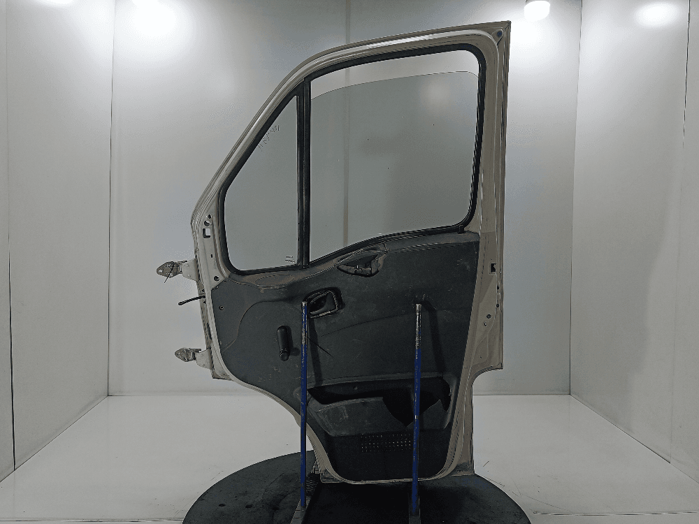 Дверь передняя правая к Iveco Daily 4 (06-11)