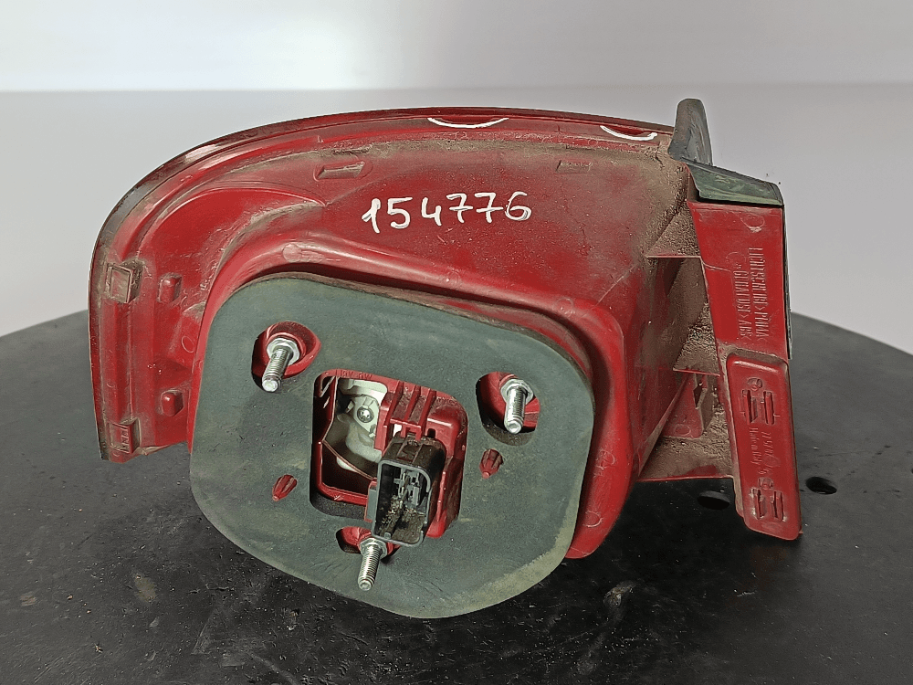 Фонарь задний правый к Volkswagen Passat B6 (05-10)