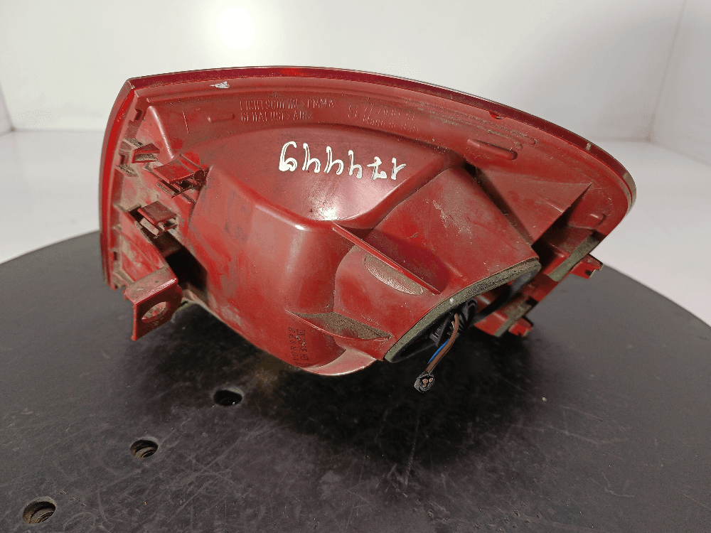 Фонарь задний левый к Volkswagen Passat B6 (05-10)