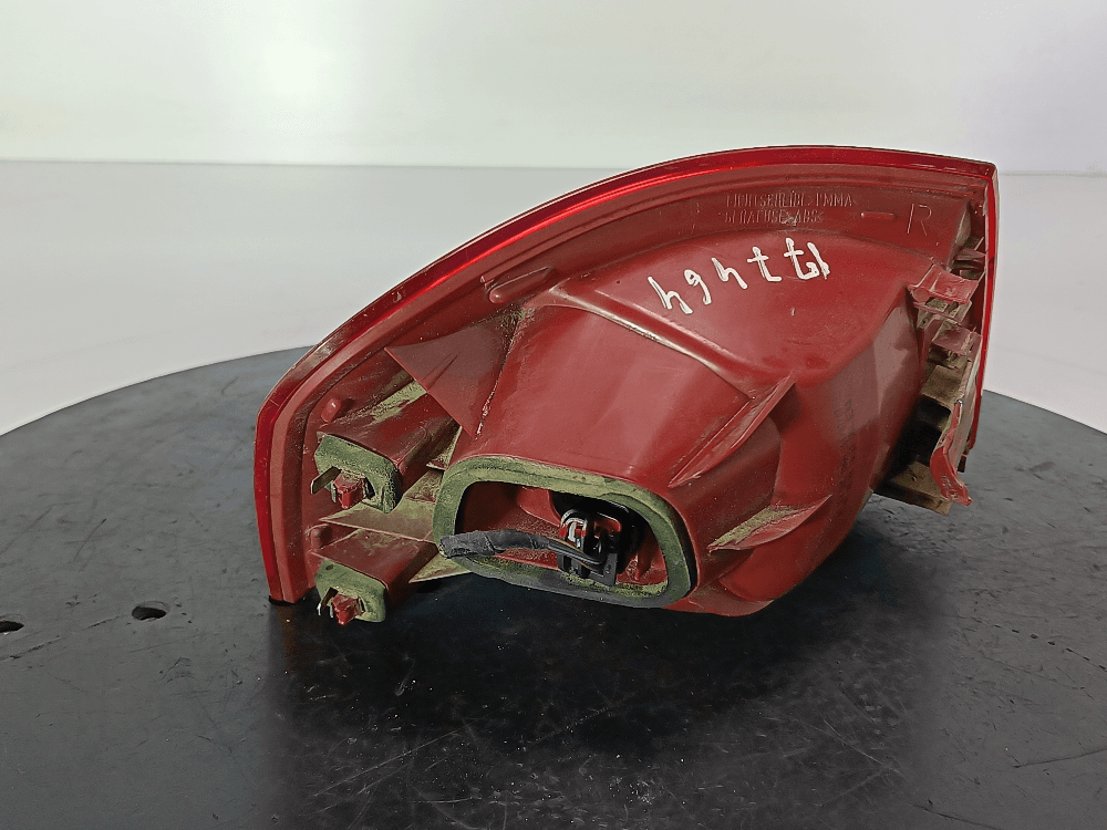 Фонарь задний правый к Volkswagen Passat B6 (05-10)