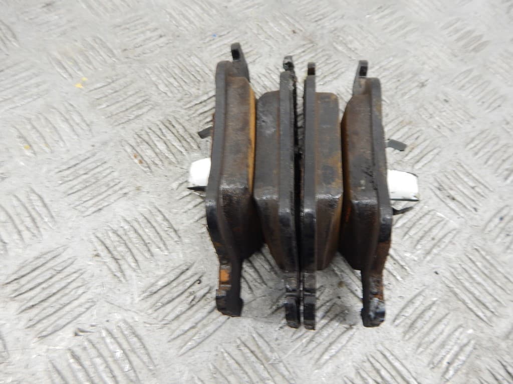 Тормозные колодки передние к BMW 3 E36 (90-00)