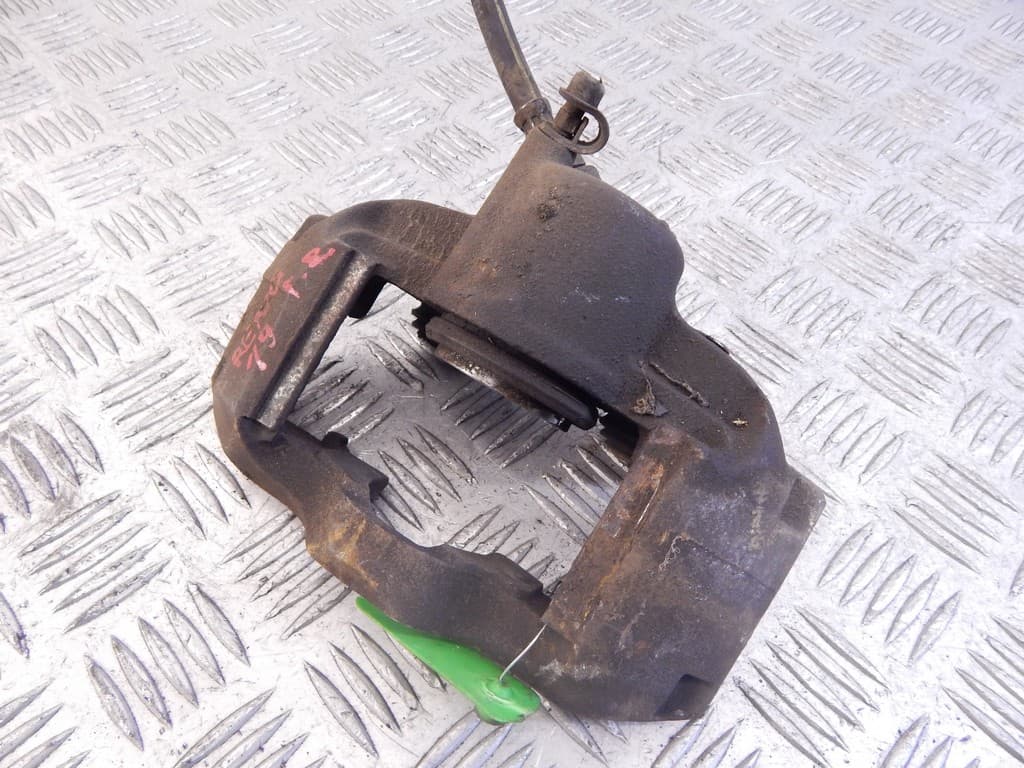 Суппорт передний правый к Renault 19 2 (92-00)