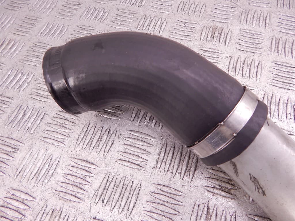 Патрубок интеркулера к BMW 5 E39 (95-00)