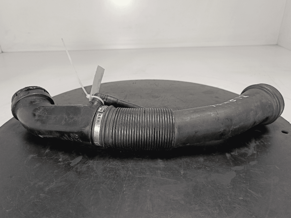 Патрубок интеркулера к Volkswagen Passat B5 (96-00)