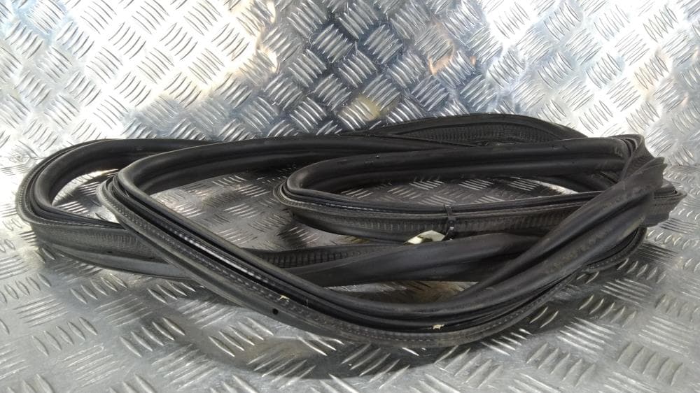 Уплотнитель багажника к Jeep Grand Cherokee WL (21-24)