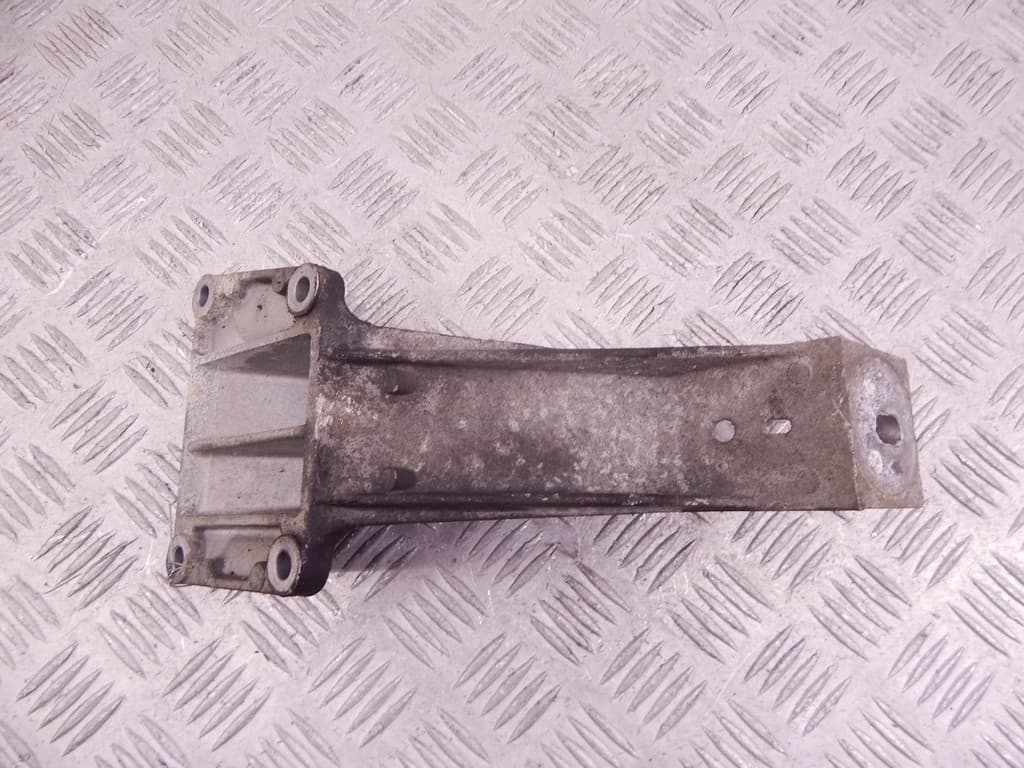 Кронштейн двигателя к BMW 5 E39 (95-00)