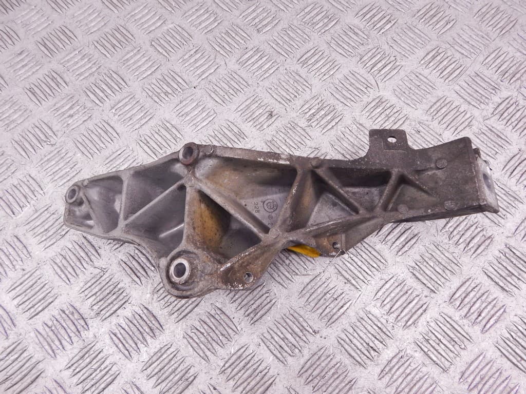 Кронштейн двигателя к BMW 3 E36 (90-00)