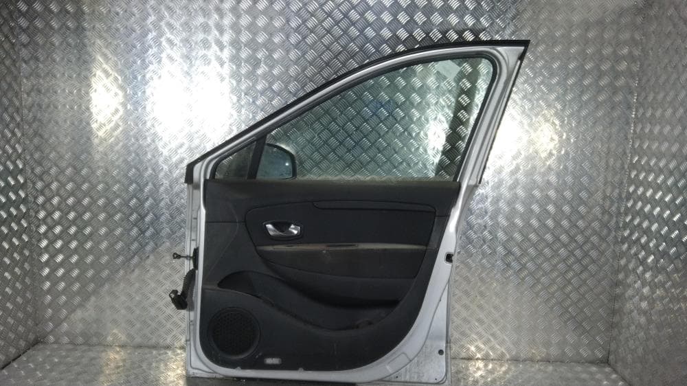 Дверь передняя правая к Renault Scenic 3 (09-12)