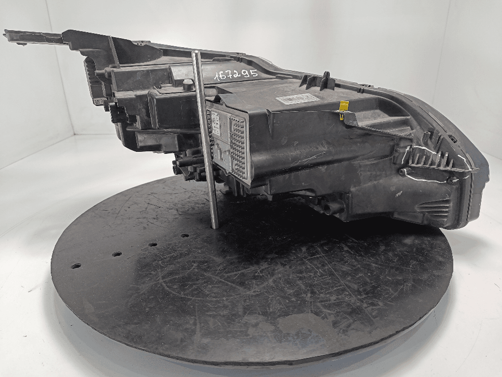 Фара левая к Peugeot 3008 2 (17-20)