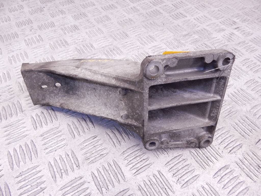 Кронштейн двигателя к BMW 5 E39 (95-00)