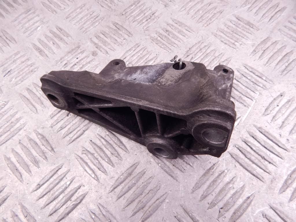 Крепление ТНВД к BMW 7 F01/F02 (08-12)