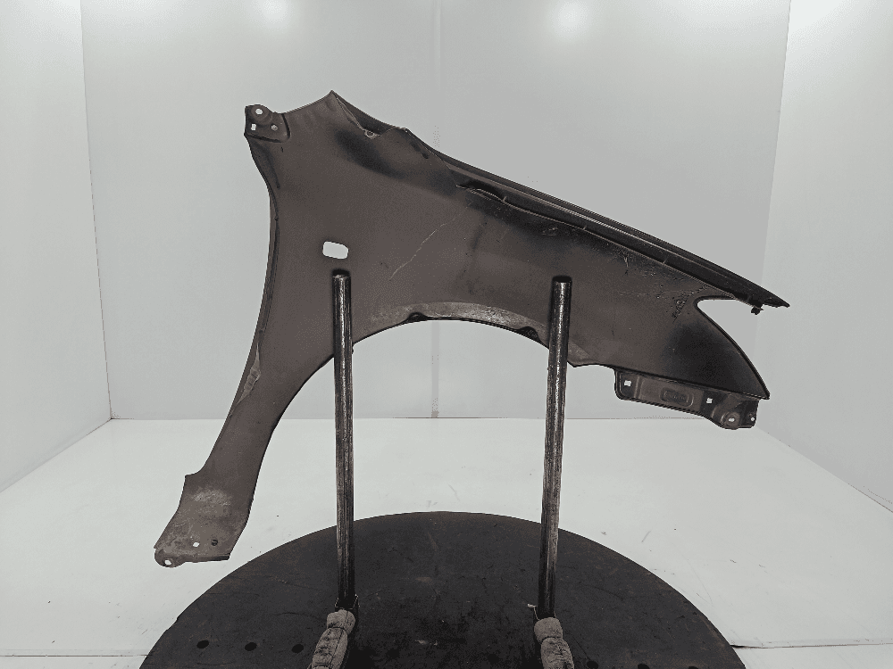 Крыло переднее левое к Toyota Corolla E120/E130 (02-04)